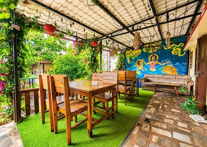 Hostel Birds Nest Garden